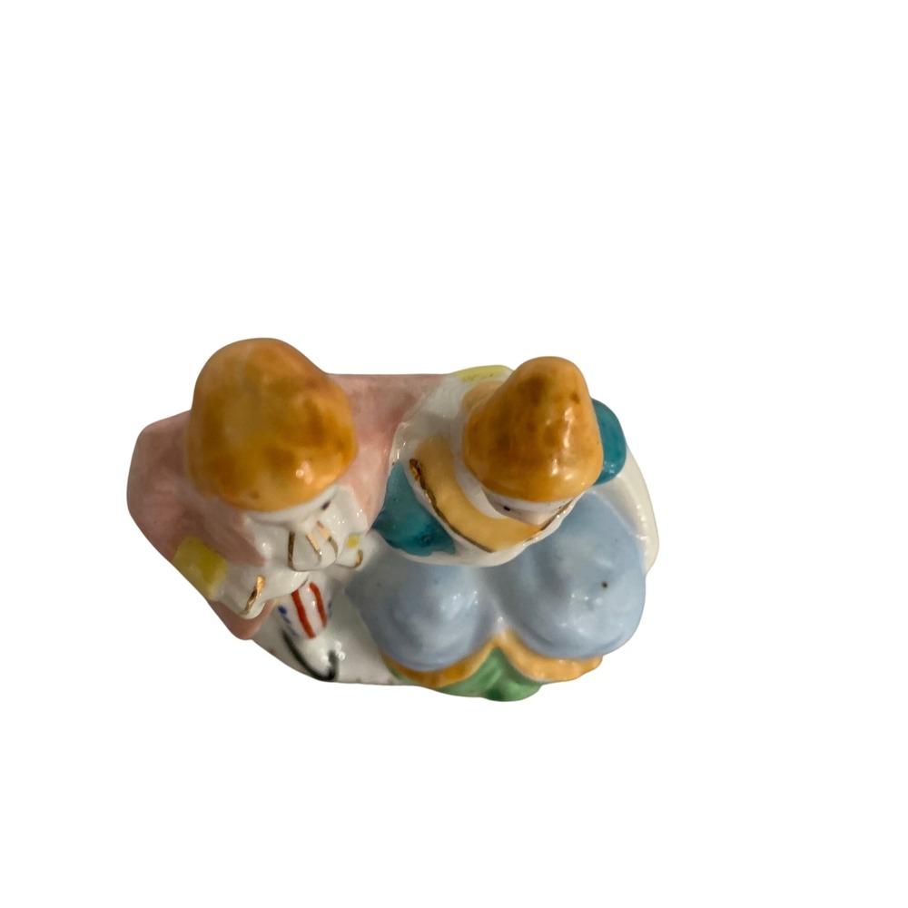 Vintage "Made in Occupied Japan" Colonial Couple Figurine Hand Painted Porcelain - Picture 6 of 7